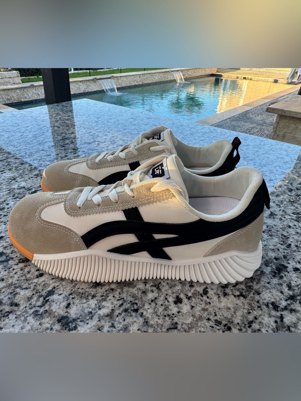 De Florance Cloudea Women's Sneakers Size 10 Beige/Black/White DF